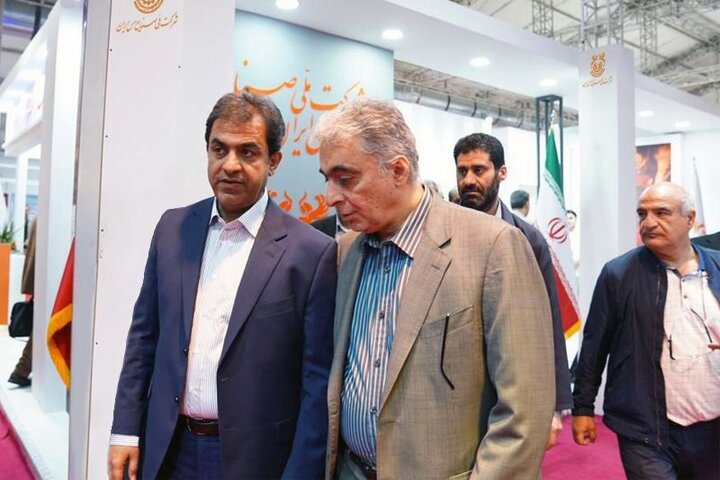 قدردانی از زحمات مدیرعامل شرکت مس در ثبت رکوردهای تولید و صادرات قدردانی از زحمات مدیرعامل شرکت مس در ثبت رکوردهای تولید و صادرات