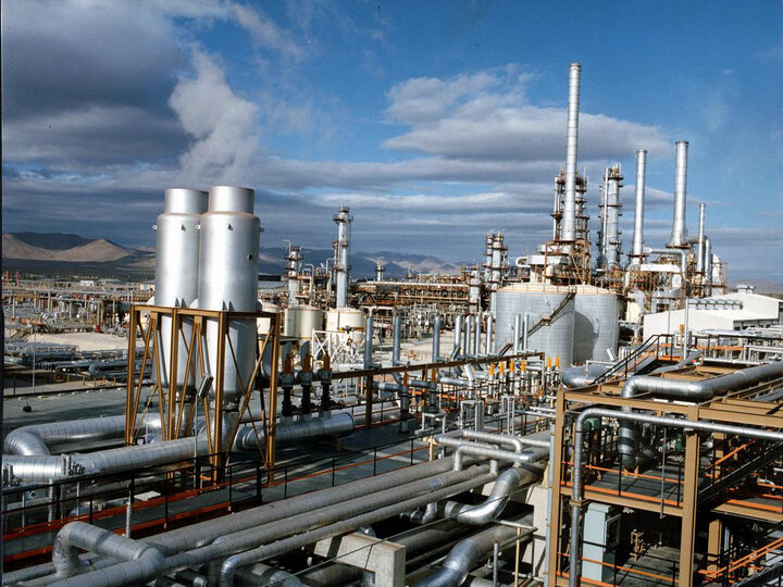 عرضه انواع فرآورده نفتی و گازی در بورس انرژی 