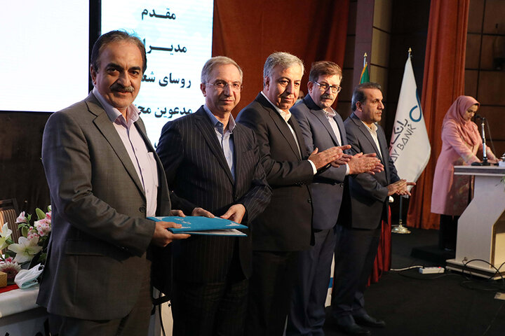 قدردانی از روسای شعب برتر بانک دی