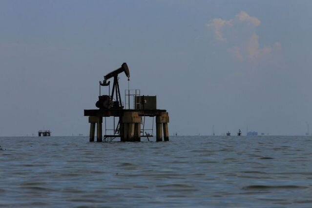 اختلاف در آمریکا نفت را پایین کشید