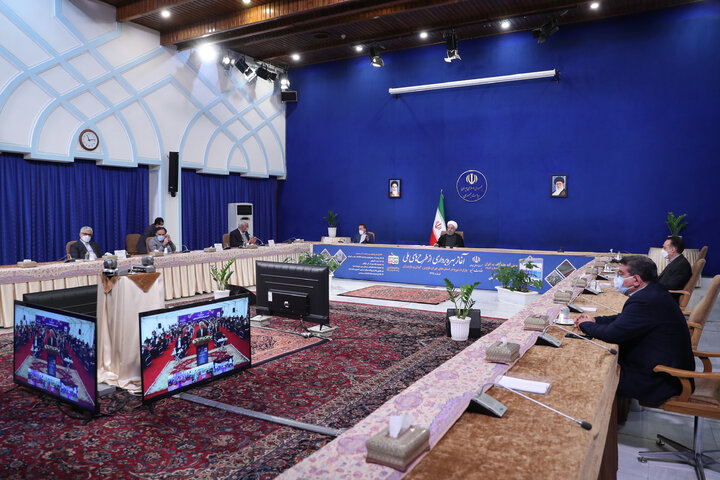 روحانی: افتتاح  ۳۰۷ طرح وزارت نیرو در یکسال افتخار بزرگی است