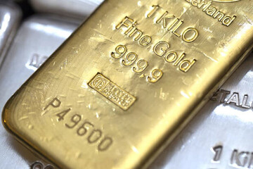 قیمت جهانی طلا در سرازیری