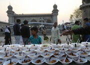 گزارش تصویری از سفره‌های رنگی افطاری هندی‌ها