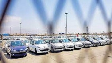 فروش خودرو توسط ایران خودرو ۱۲ درصد کاهش یافت