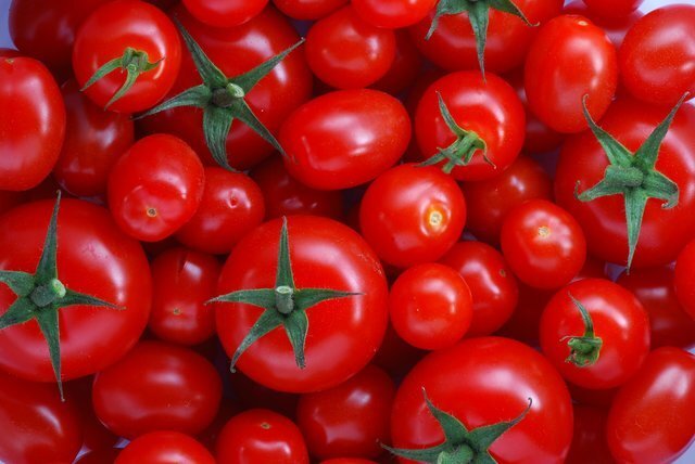 کاهش قیمت گوجه فرنگی و سیب زمینی 