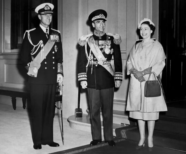 دیدار آخرین شاه ایران و ملکه بریتانیا/عکس ها