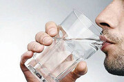 اگر به مدت یک هفته از یک لیوان آب بنوشید چه اتفاقی می افتد؟