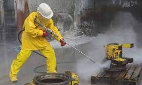 نکات ایمنی حین انجام نظافت صنعتی 