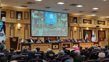 اتاق ایران باشگاه سیاسی نیست