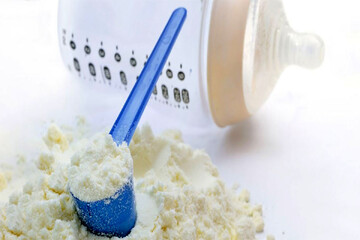 پیگیری تخفیف ارزی تولیدکنندگان شیرخشک توسط سازمان غذاودارو