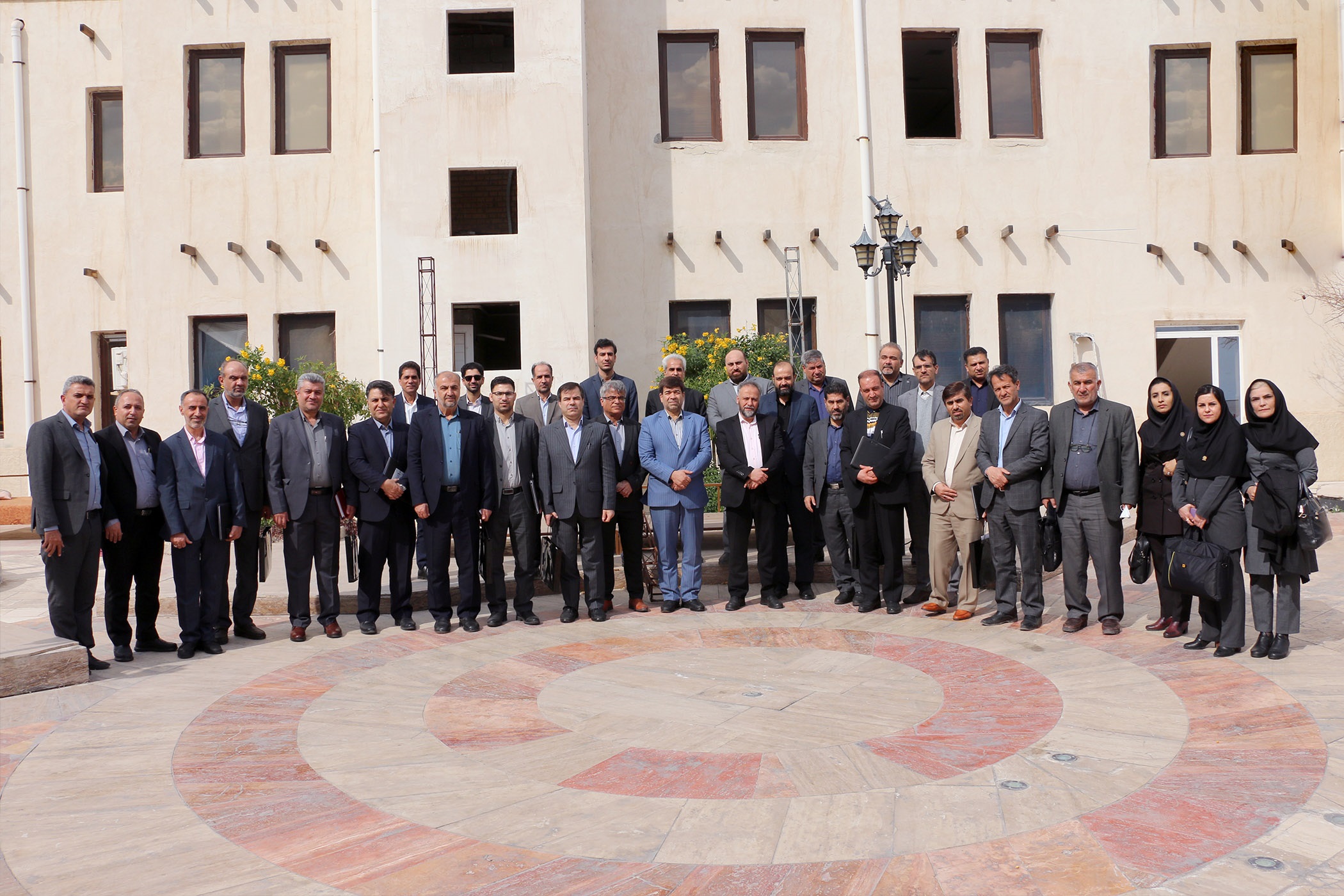 برگزاری همایش مشترک مدیران ارشد آموزش و پرورش پنج استان با بیمه دانا در بوشهر