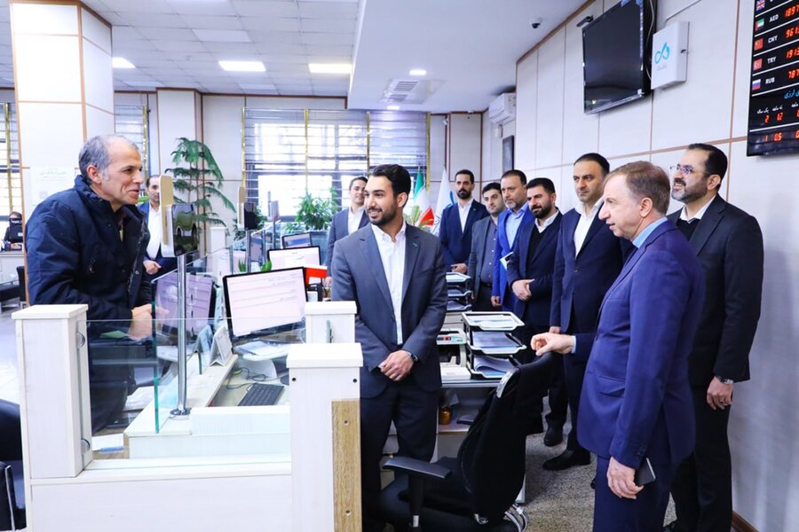 بازدید مدیرعامل و اعضای هیأتمدیره از شعبه مرکزی بانک دی