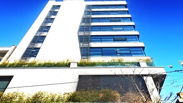 بانک بابک زنجانی تابلو شد+ عکس