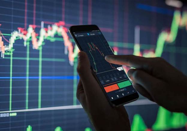 بهترین برنامه برای ترید ارز دیجیتال + (مقایسه ۵ اپلیکیشن معتبر)