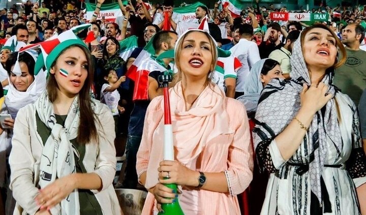 بازی ایران - کره شمالی با حضور تماشاگران زن در مشهد