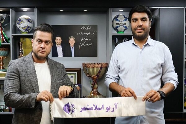 تمدید قرارداد وحید بیاتلو با آریو اسلامشهر
