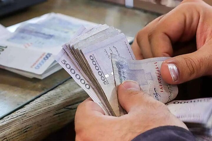 کارگران و کارمندان در انتظار افزایش دوباره...