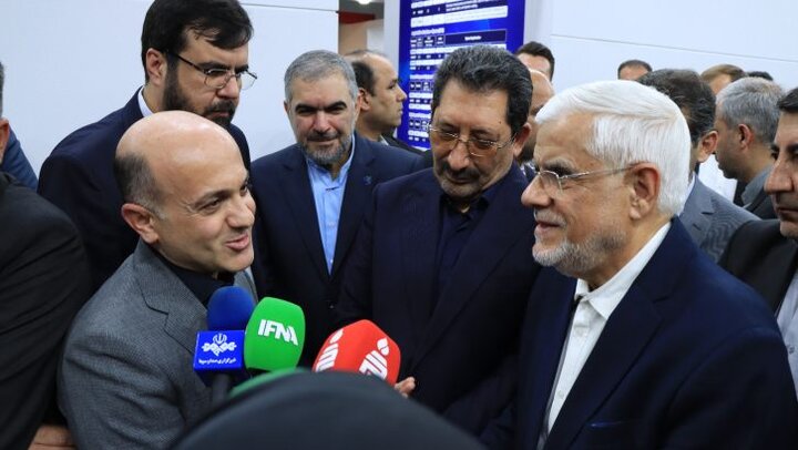 بازدید معاون اول رییس جمهور از غرفه هلدینگ نفت و گاز پارسیان در نمایشگاه اکسپو