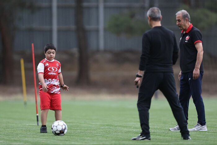 حضور ۲ کودک در تمرین پرسپولیس؛ علیپور دروازه‌بان شد