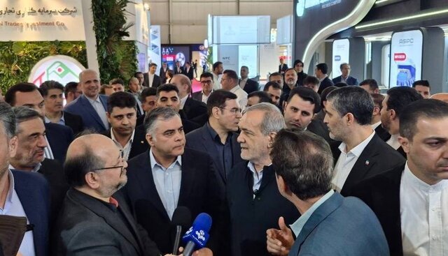 رئیس‌جمهور از نمایشگاه نفت بازدید کرد