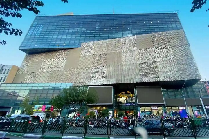 جزئیاتی از ریزش سقف پاساژ چارسو در تهران