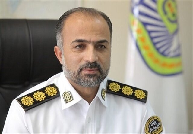 بازداشت راننده و زنی که بر روی سقف پراید د...