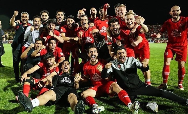 تراکتوری‌ها جام قهرمانی را بالای سر بردند