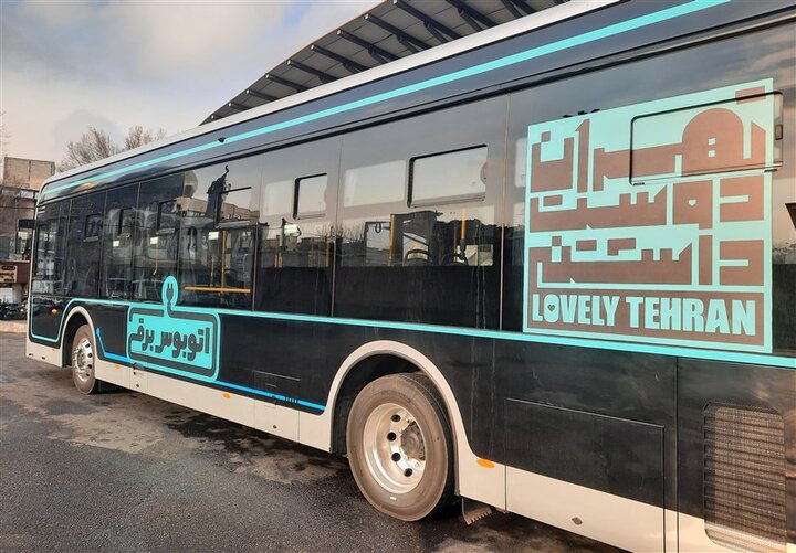 کشتی حامل ۵۰ اتوبوس برقی به بندرعباس رسید