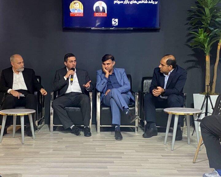 انتقاد  از نبود مرکز فرماندهی واحد در تعیین نرخ بهره