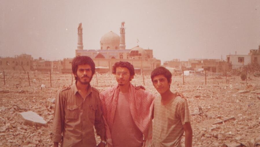 تصویری از شهید فریدون عباسی در لباس شهادت