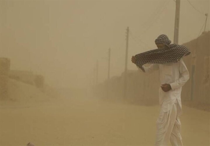 طوفان سیستان با سرعتی فراتر از ۱۰۰ کیلومتر...