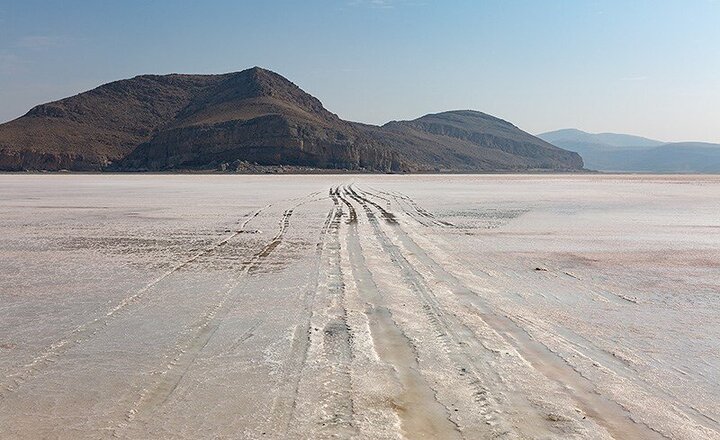 خشک شدن دریاچه ارومیه طی امسال