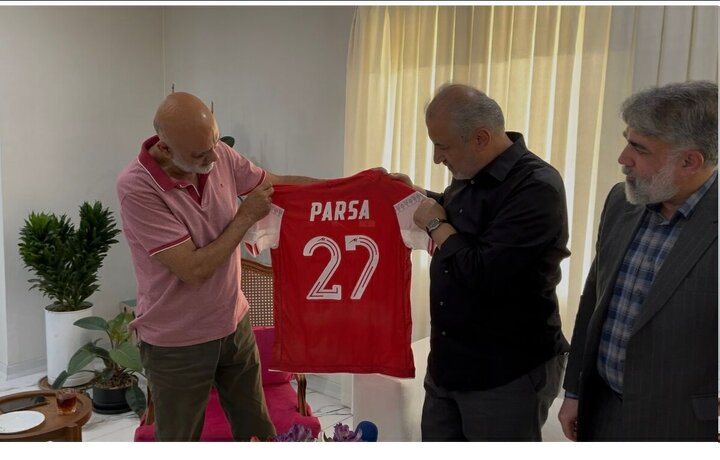 مدیرعامل پرسپولیس به شهید هوادار ادای احترام کرد