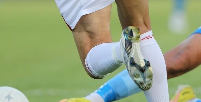 جنگ تمام‌عیار در فوتبال بولیوی؛ داور ۱۷ نفر را اخراج کرد