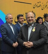 اعطای نشان ملی مدیریت کسب‌وکار به محمد شریعتمداری