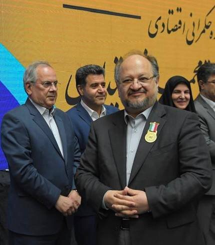 اعطای نشان ملی مدیریت کسب‌وکار به محمد شریعتمداری