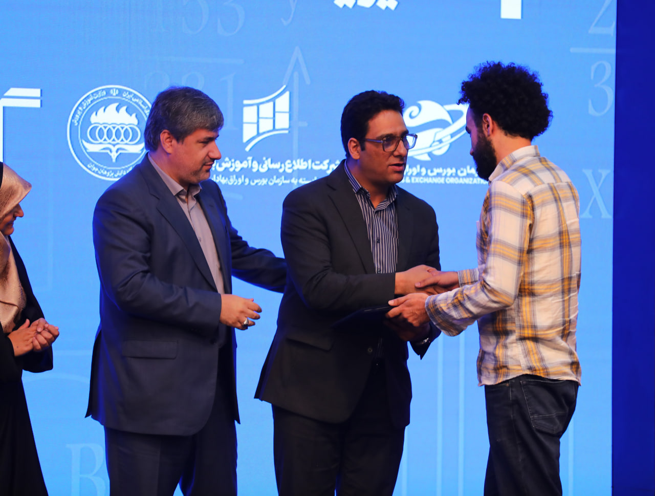 تجلیل از برگزیدگان المپیادهای جهانی و کشوری اقتصاد و مدیریت