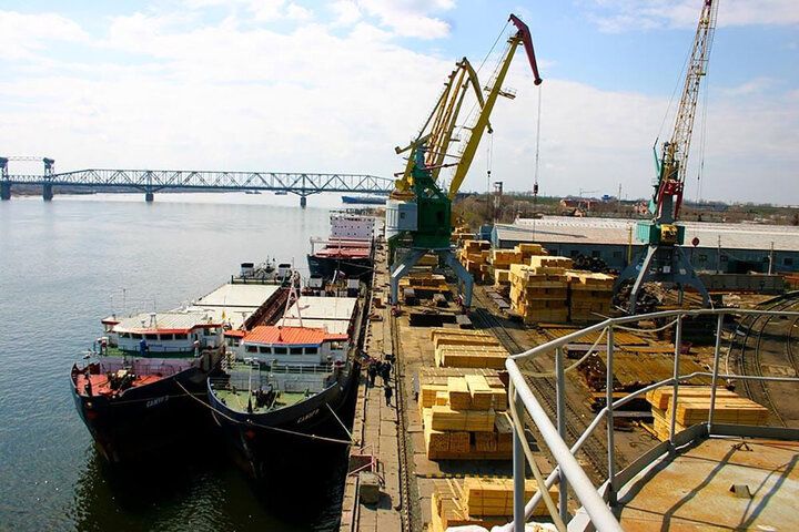 سرکنسول ایران در آستراخان: کشتی‌های ایرانی توقیف نشده‌اند، روابط تجاری رو به رشد است