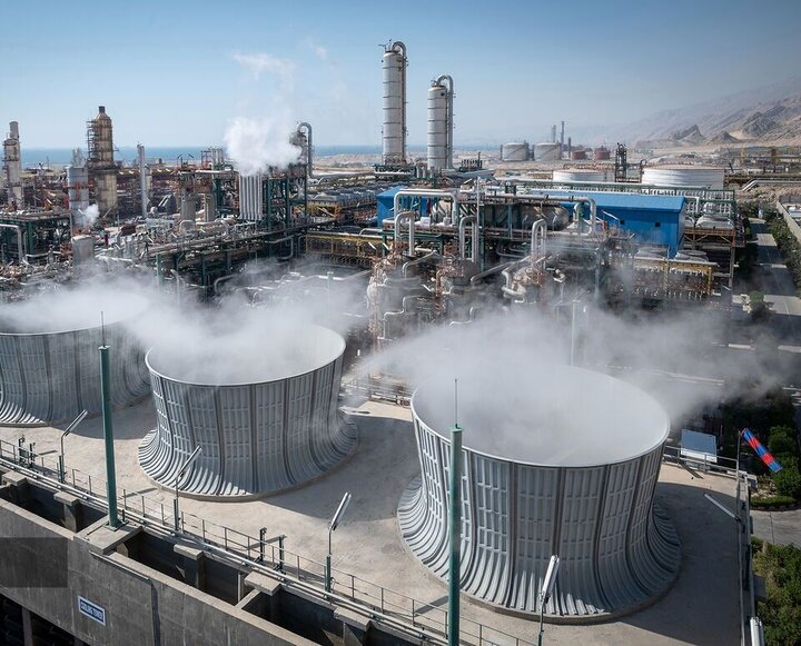 آغاز عملیات نصب و راه‌اندازی رآکتور اوره شرکت پتروشیمی هنگام