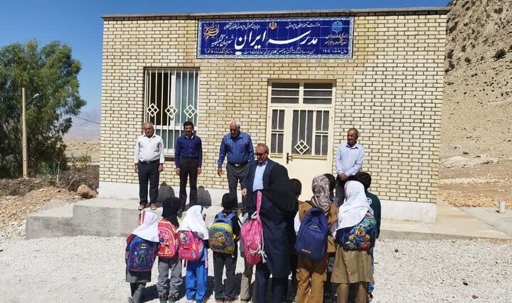 زنگ مدرسه «ایران» در روستای تنگ‌زرد عاشورا به صدا درآمد