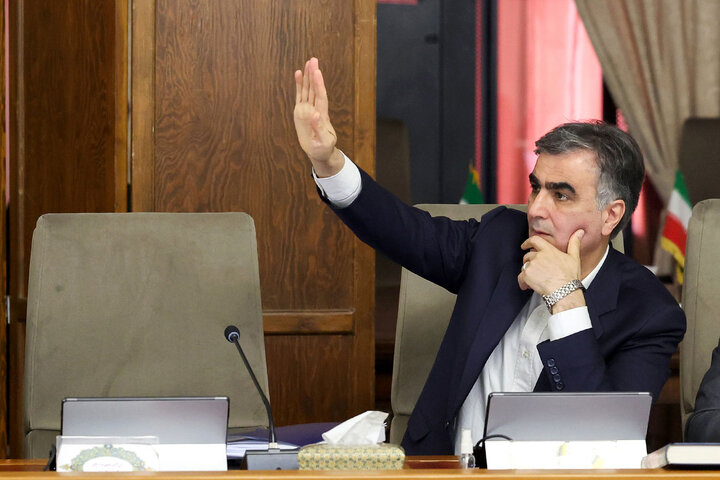 دلار ۷۰ هزار تومانی را تثبیت می‌کنیم