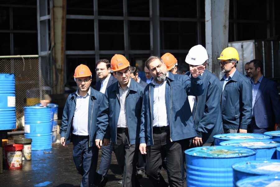 بازدید مدیرعامل تاپیکو از شرکت نفت ایرانول / تأکید شهیدیپور بر توسعه صادرات و نوآوری