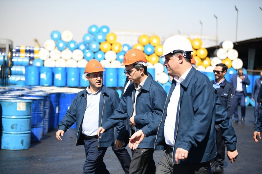 بازدید مدیرعامل تاپیکو از شرکت نفت ایرانول / تأکید شهیدیپور بر توسعه صادرات و نوآوری