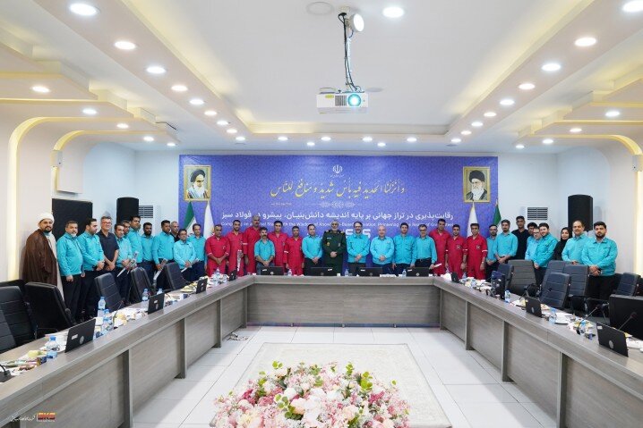 تجلیل مدیرعامل فولاد کاوه از تلاشگران واحد ایمنی و آتش نشانی