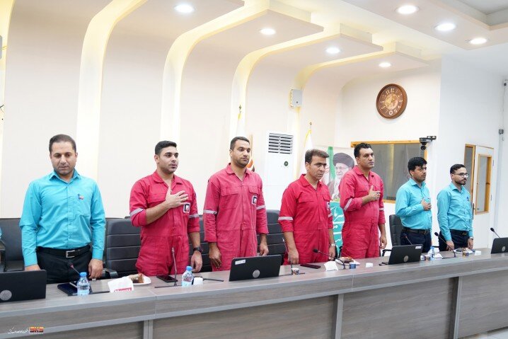 تجلیل مدیرعامل فولاد کاوه از تلاشگران واحد ایمنی و آتش نشانی