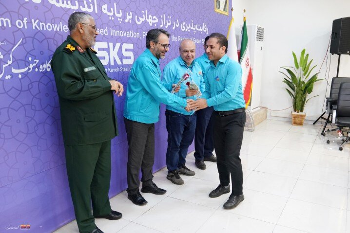 تجلیل مدیرعامل فولاد کاوه از تلاشگران واحد ایمنی و آتش نشانی
