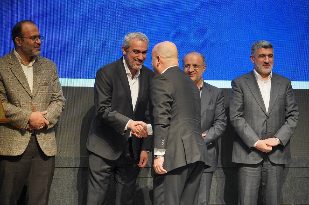 تقدیر از کرمان موتور در سومین همایش تجلیل از برترین‌های بورس کالای ایران