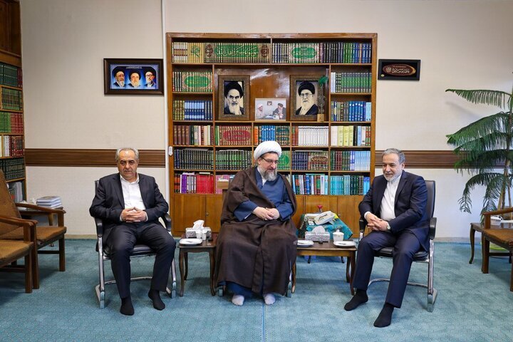 دیدار عراقچی با نماینده ولی فقیه در تبریز