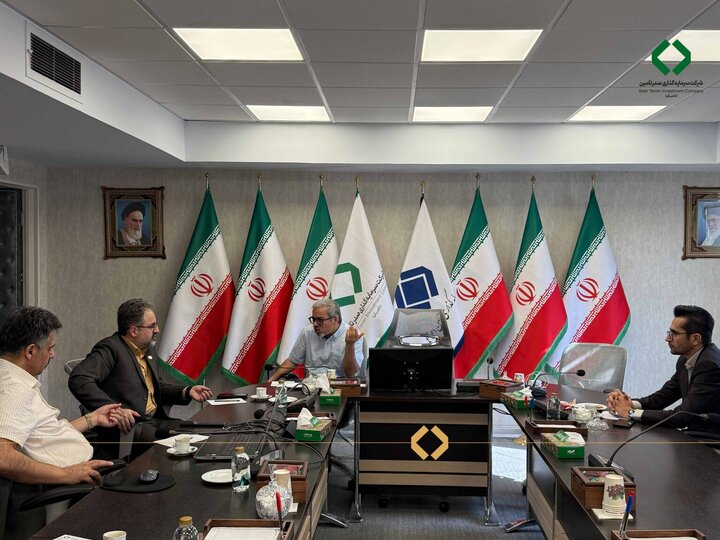 جلسه ارزیابی عملکرد ۶ ماهه اول سال ۱۴۰۴ شرکت سرام‌آرا برگزار شد