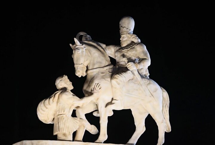 مجسمه والرین رونمایی شد